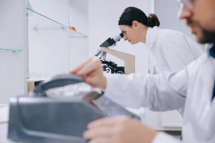 Spectrophotometer measuring a fraction sample